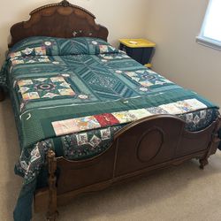 Queen Bed W/Wood Frame, Box Springs & Mattress