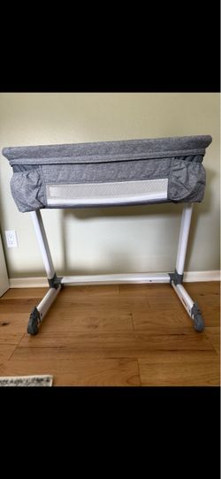 Simmons kids by the bed bassinet