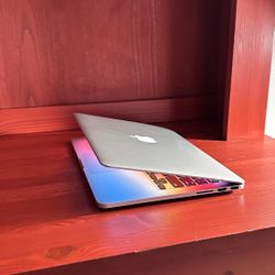 Apple MacBook Pro 13” Retina I5/8GB\256GB SSD $220