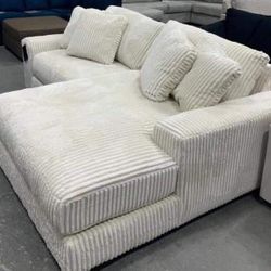 Lindyn Ivory 2pc RAF Chaise Sectional