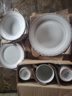 Fitz And Floyd Dinnerware Set For 6