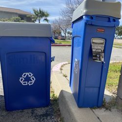 Rubbermaid Slim Jim Recycling Bin With lid 