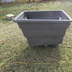 Rubbermaid Heavy Duty Box Truck 