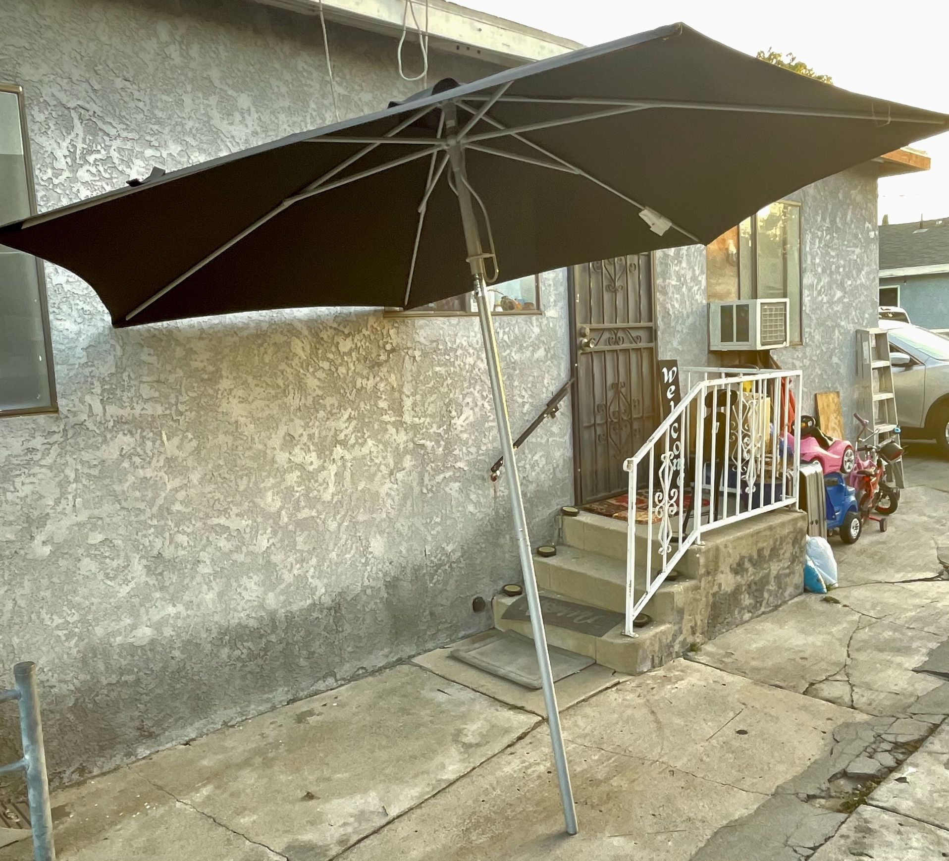 free standing patio umbrella attached to deck Jardinico Sidepost Crank Lift JCP.301 post / cantilever Lift track day Sonkuki 6 ft. x Material/Color:Ultra 200 X / Black Magic