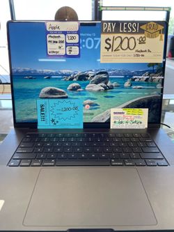 MacBook Pro SALE SALE SALE WAS $1,200 NOW $960!!!