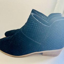 Kenneth Cole booties 