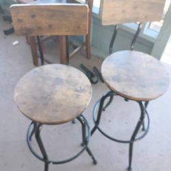 2 Bar Stools That Swivel 