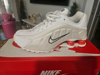 Nike Shox R4 (GS) Size 5Y (women's 6.5)