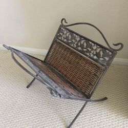 Foldable Iron Wicker Magazine Or Book Rack