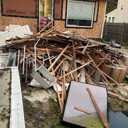 Free Wood / Trash 