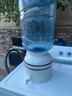 Water dispenser with bottle