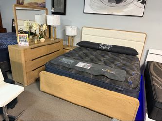 Modern wood bedroom set! Easy financing! 💚😍✅