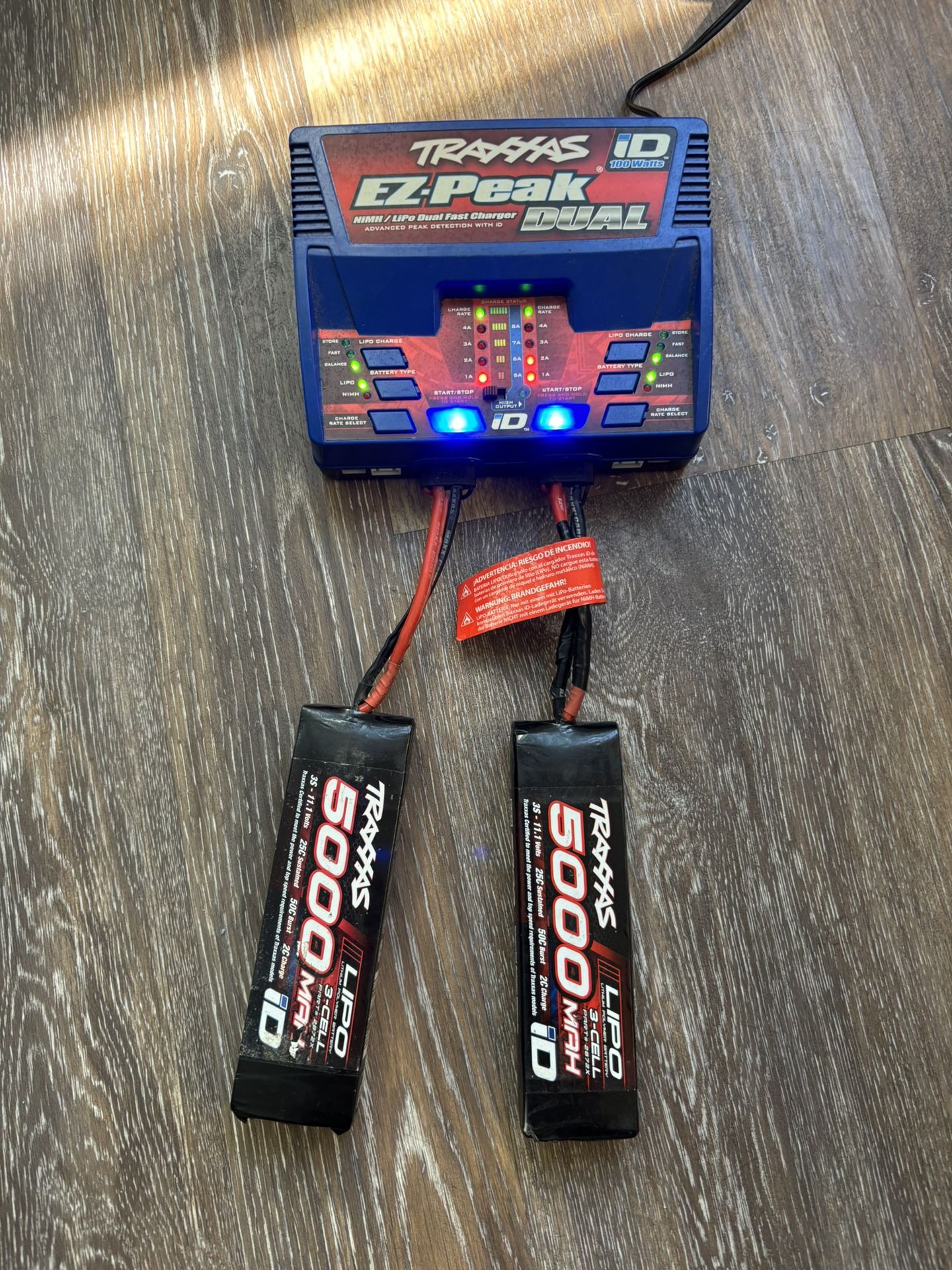 TRAXXAS 2990 EZ-PEAK DUAL CHARGER W/ TWO 5000MAH 25C 3S ID LIPO BATTERIES