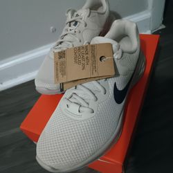 Tenis Shoes Nikes Size 7.5  New