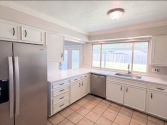 Unit 1618 Woodcrest LN 3 bd | 2 ba | 1976 sqft  Carrollton, Texas