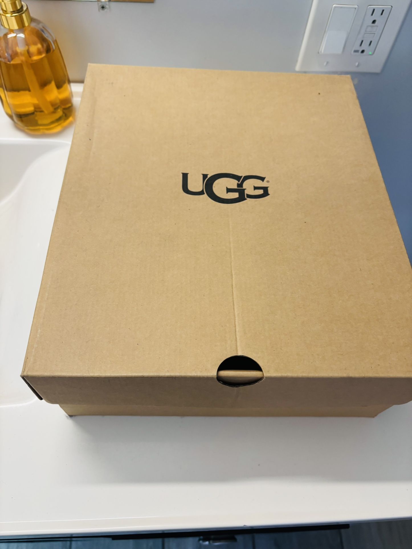 UGG 