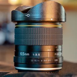 Opteka 6.5mm F3. 5 fisheye EF mount