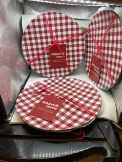 🇺🇸 KIRKLAND’S HOME  GINGHAM  Plastic Chargers 🇺🇸 ✨ Four In Each Set ✨ 💥 Six Total Sets 💥 NWT 💥