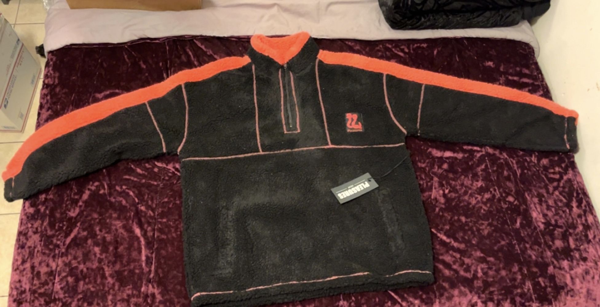 Pleasures Fleece Size Large