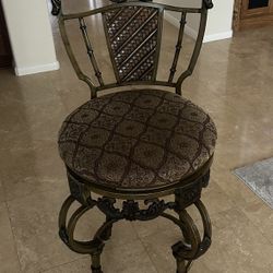 4  24” Bar Stools made of metal very sturdy 