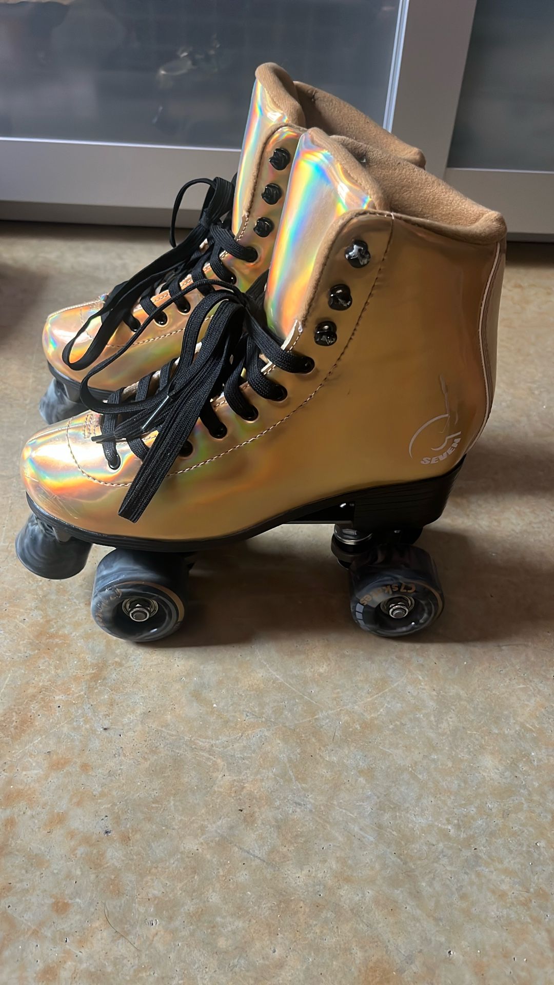 CSeven Farrah Holographic Gold Roller Skates - Women Size 7# (fits ~8.5)