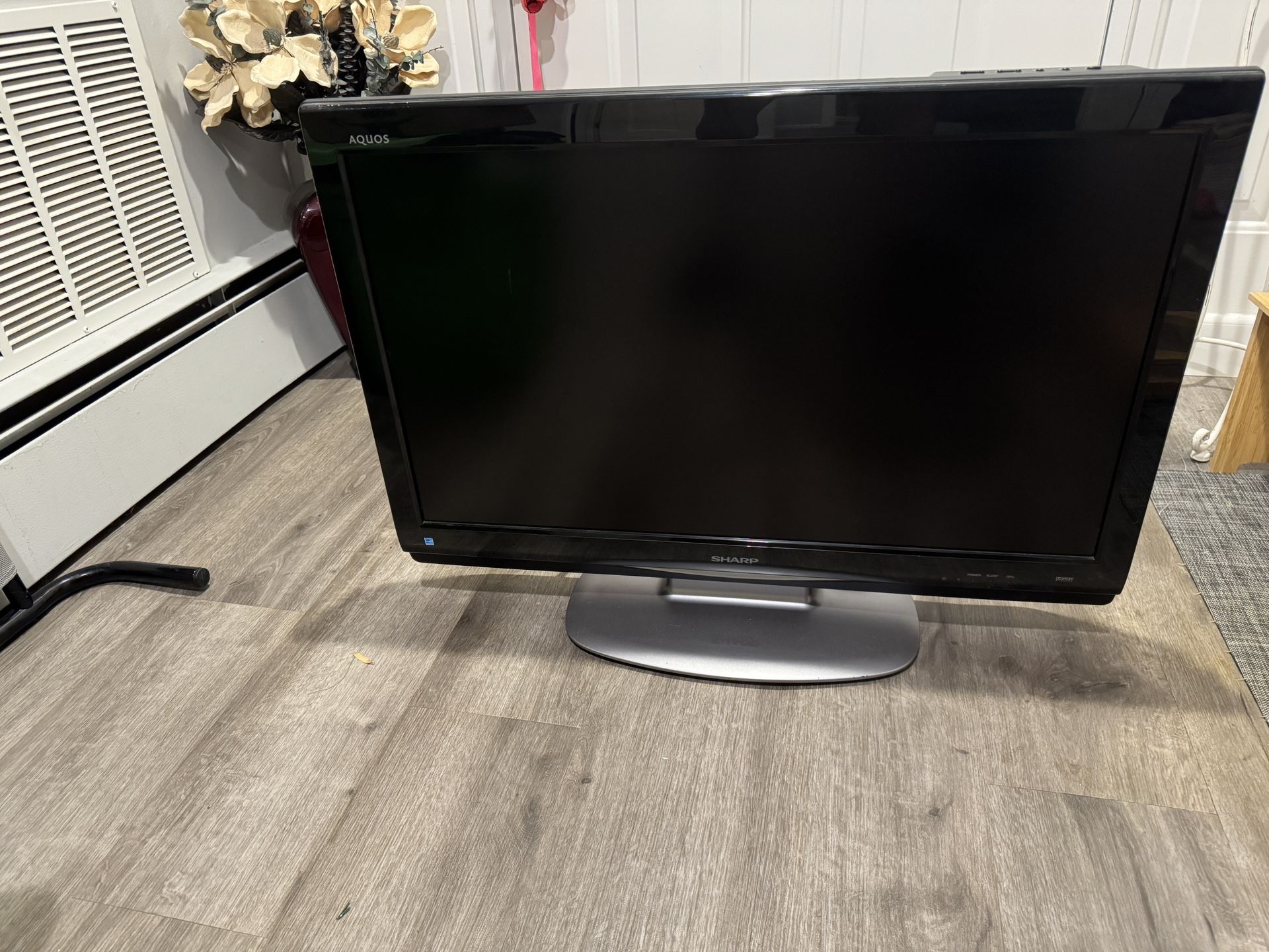 Sharp 32” Tv 