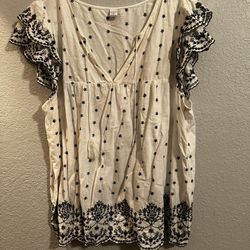 Old Navy Embroidered Blouse XXL