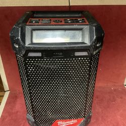 Milwaukee Radio/charger