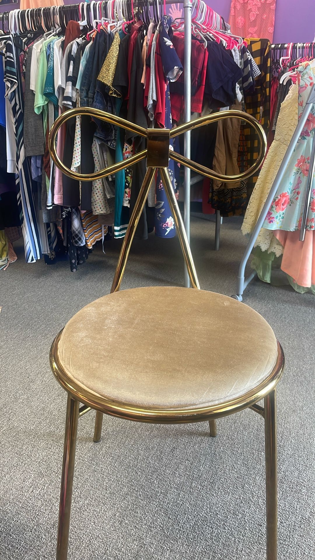 chair with a bow on it