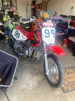 2003 XR70r (Read Description)