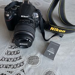 Nikon D3000 DSLR CAMERA 