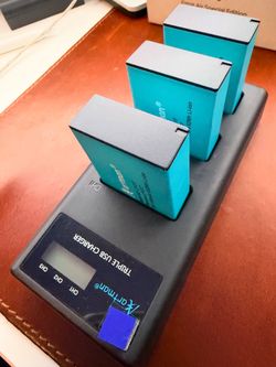 Artman Canon LP-E17 3 Spare Batteries and Charger