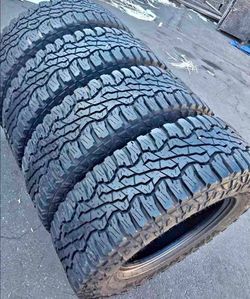 275 70 18 Goodyear Tires Con 80% de Vida Las 4