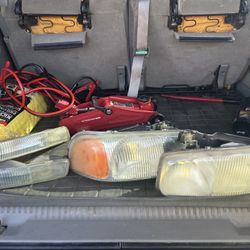 2004 GMC Yukon Headlights 