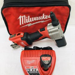 Milwaukee M12 Cordless Rivet Tool 