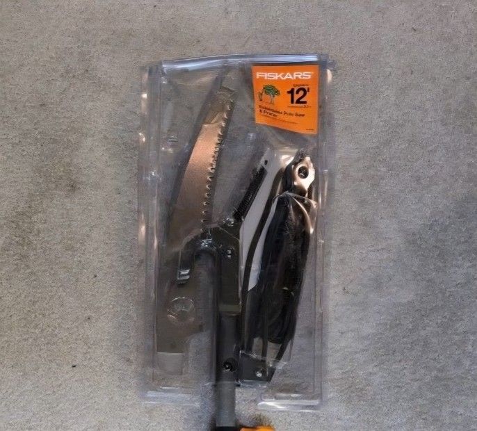 12' Extendable Pole Saw & Pruner
