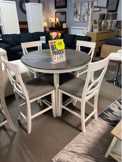 Perfect dining set! Easy financing! 😘❤️🎉