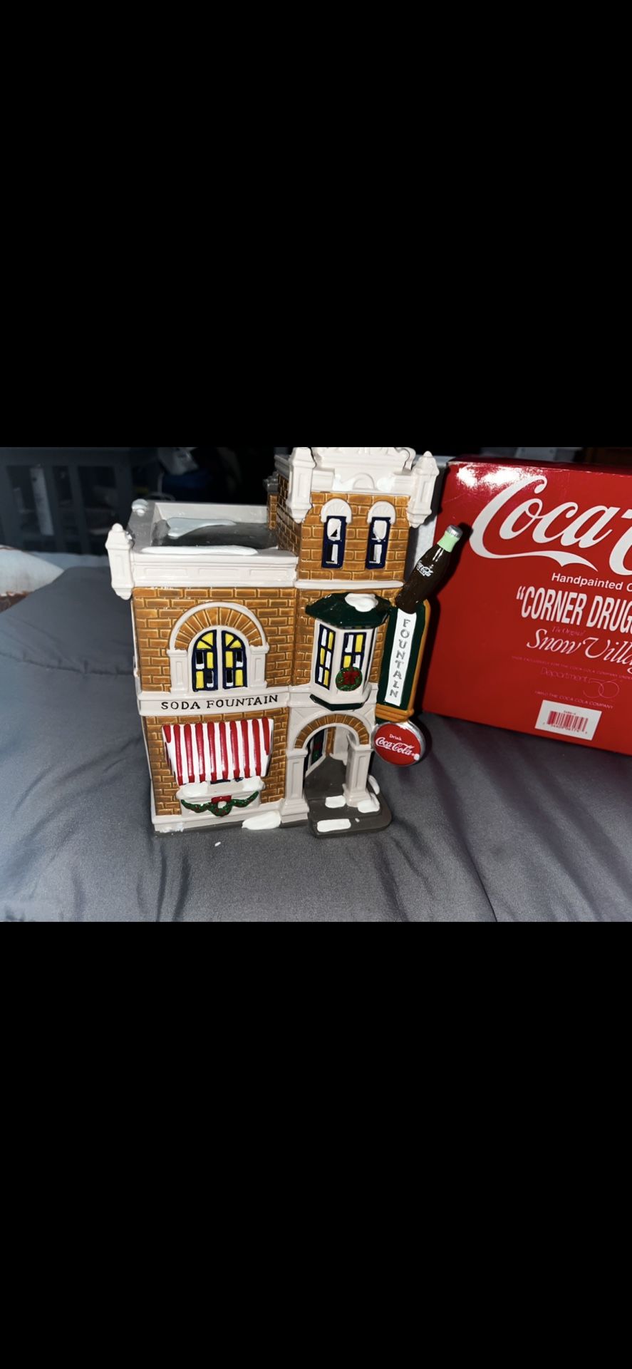 Vinatge 1987 Christmas Coca Cola Corner Drugstore