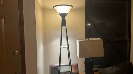 Corner Lamp/shelves 