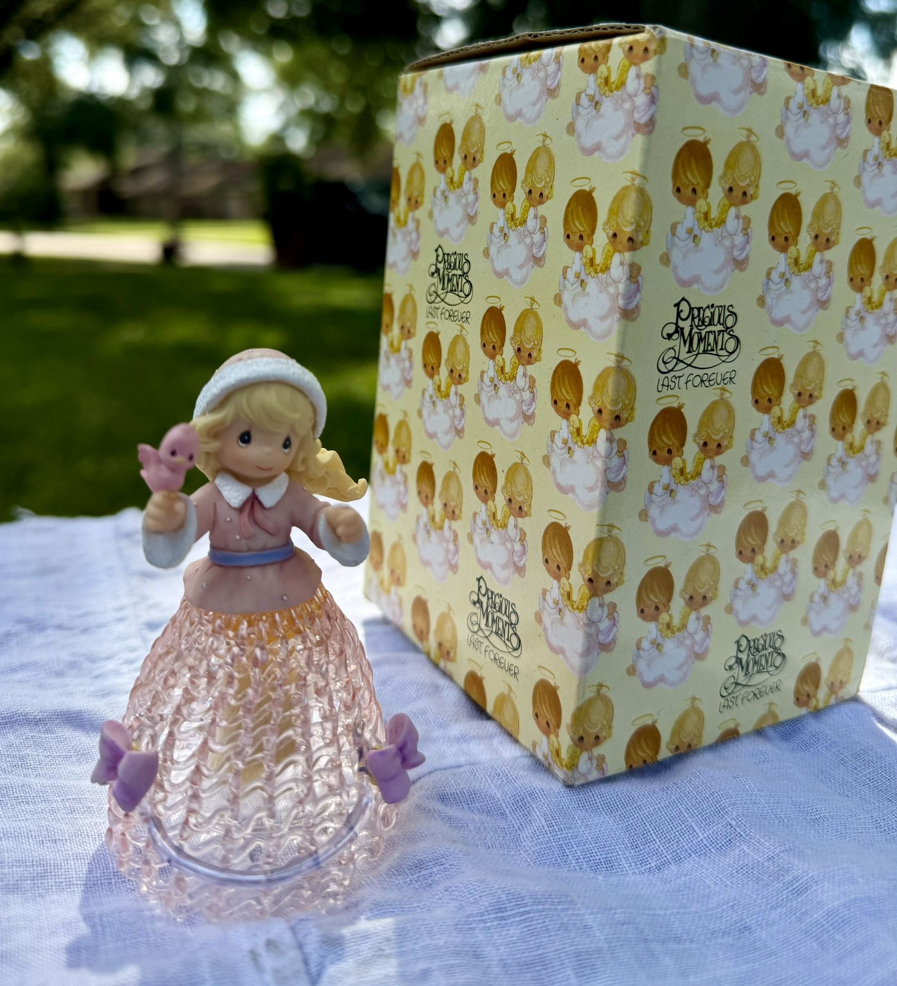 Precious Moments by Enesco -2001 - Four Seasons Spun Glass Belle Figurine: Winter Belle