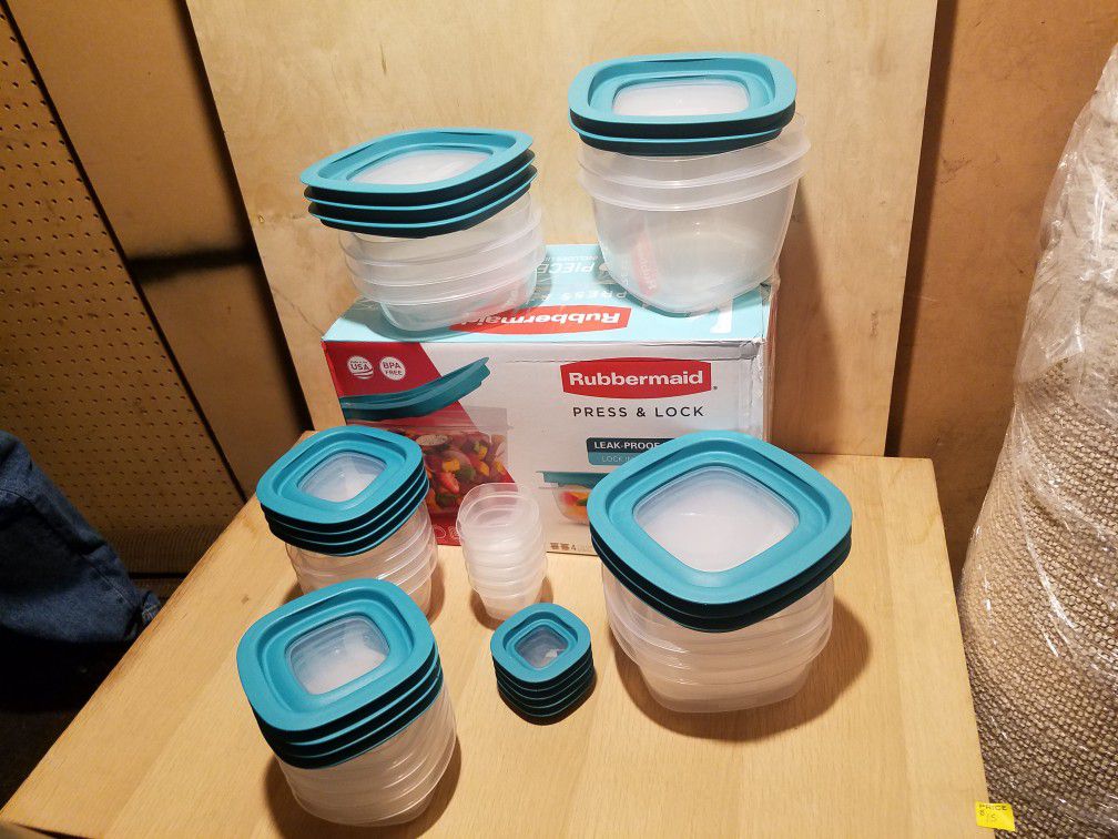 Rubbermaid Press & Lock food storage containers