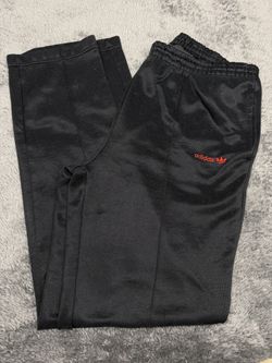 Adidas Vintage Black and Red Men’s Medium  Therma Fit Pants!