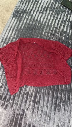 Maroon sleeveless crop sweater