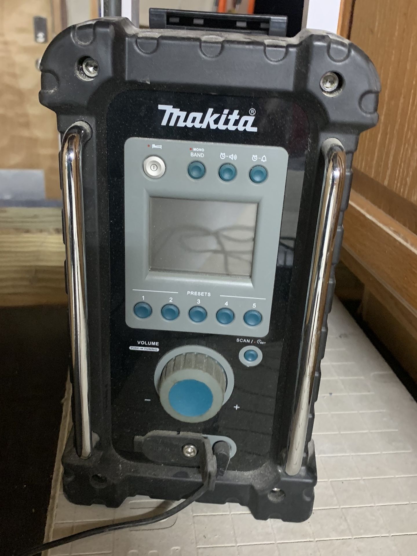 Mikita Radio Charger