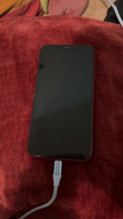 iPhone XR (cracked at the bottom back only)