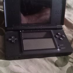 NINTENDO DS RED  LITE W POWER AND ACCESORIES And Game Boy Advance W Game 