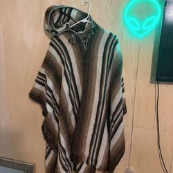 L/XL Pancho 100% Wool Made In Peru