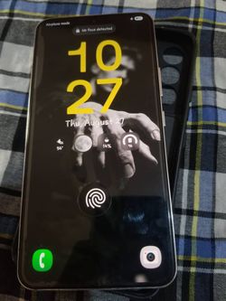 Samsung Galaxy S22 5G – 256GB Unlocked