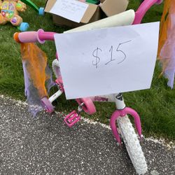 Good Condition Kids Bike With Trainers