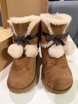 UGG Gita Pom-Pom bow boots(Chestnut) size 6